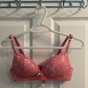 Body by Victoria’s Secret bra 32B lightly lined